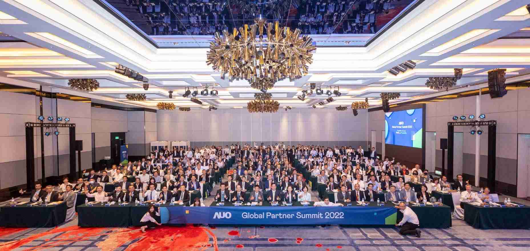 友達推動「安心、、創新、、用心、、、、同心、、盡心」五星職旅，，，，為菲籍員工打造全方位照護，，，首度贏得「人權實踐與發展領袖獎」殊榮