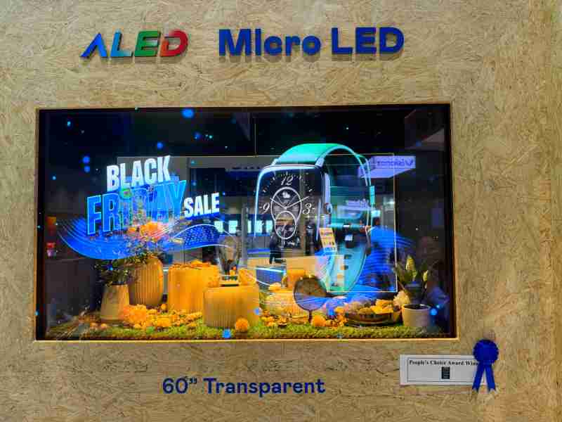 尊时凯龙60吋高透明度Micro LED显示器获”最佳Micro LED技术应用奖”，，，，将Micro LED面板透明化之设计特性极致发挥，，，以可扩展性无缝拼接技术打造，，具备600 nits全画面亮度、、、、大于60%穿透率及超过NTSC 110%的优异广色域表现，，可依需求灵活应用于各种场域