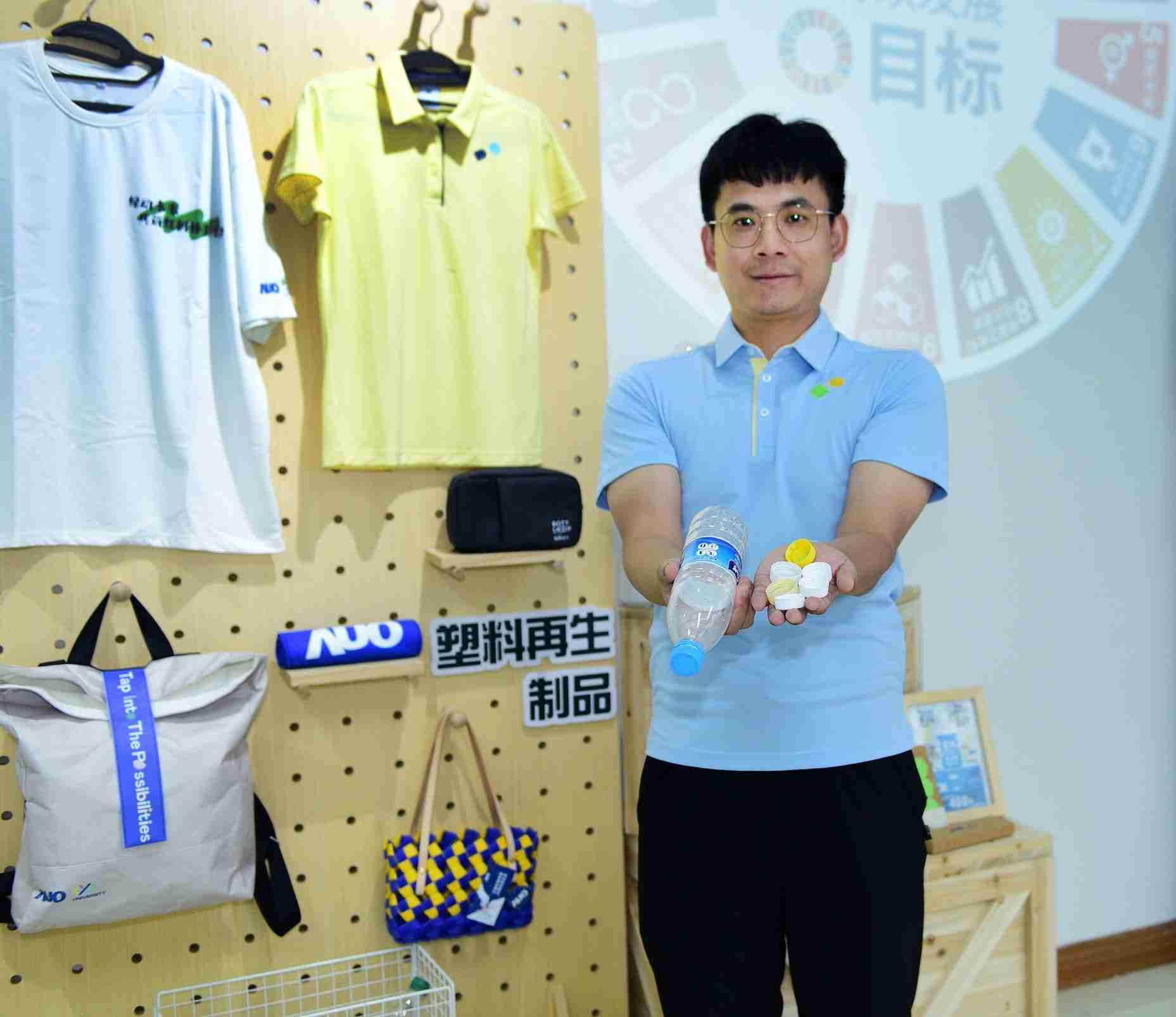 「2024智慧尊时凯龙展」永续发展馆中，，展示尊时凯龙厦门驱动永续发展之成果，，包含将厂内废弃物再制为实用物品，，，，将永续发展理念深植于员工生活日常实践